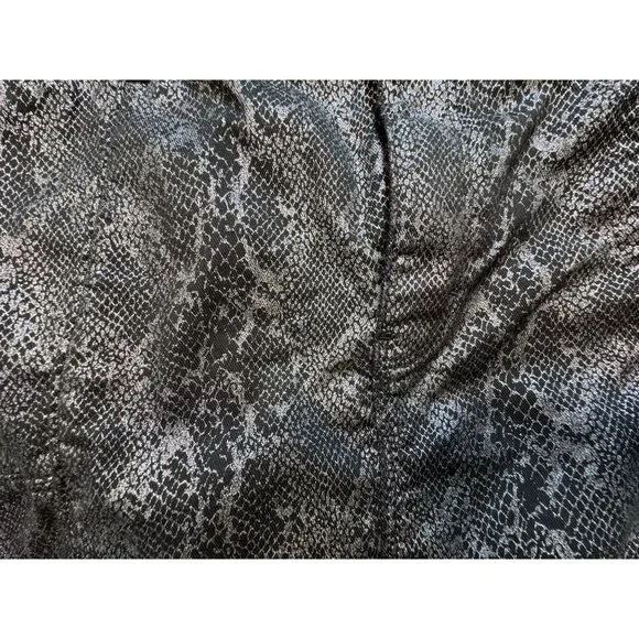 White House Black Market Womens Mini Skirt Lightweight Size 12 Black Snake Print - Picture 6 of 11